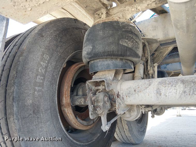 image for item EE1452 2014 Vantage Trailer pneumatic dry bulk trailer