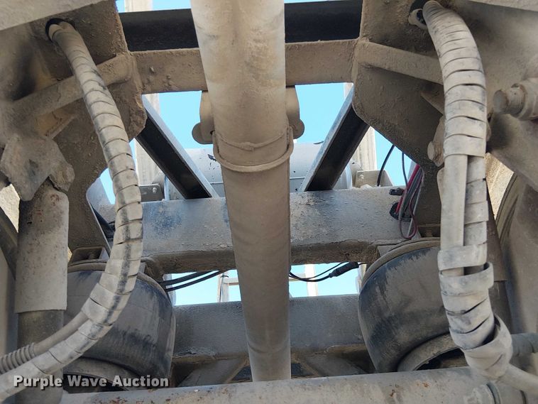 image for item EE1452 2014 Vantage Trailer pneumatic dry bulk trailer