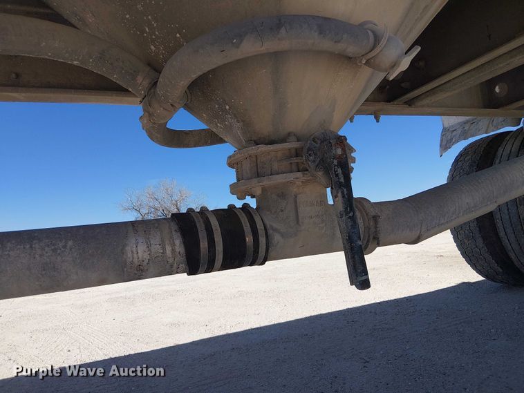 image for item EE1452 2014 Vantage Trailer pneumatic dry bulk trailer