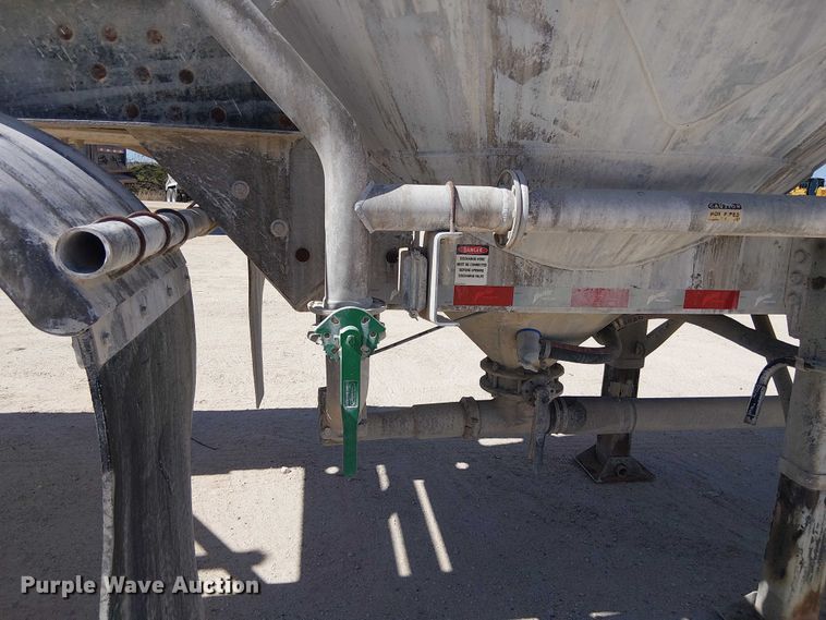 image for item EE1452 2014 Vantage Trailer pneumatic dry bulk trailer