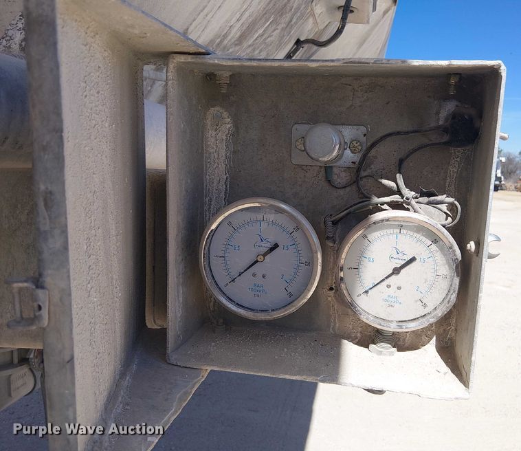 image for item EE1452 2014 Vantage Trailer pneumatic dry bulk trailer