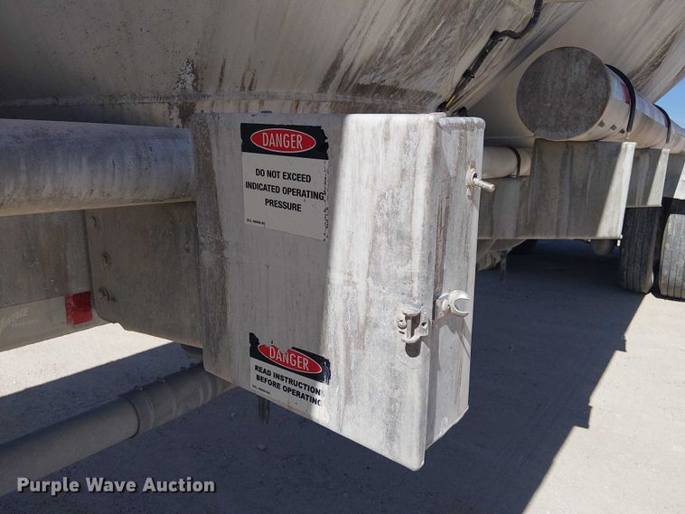 image for item EE1452 2014 Vantage Trailer pneumatic dry bulk trailer