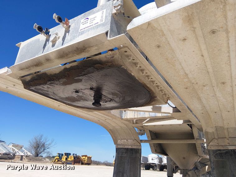 image for item EE1452 2014 Vantage Trailer pneumatic dry bulk trailer