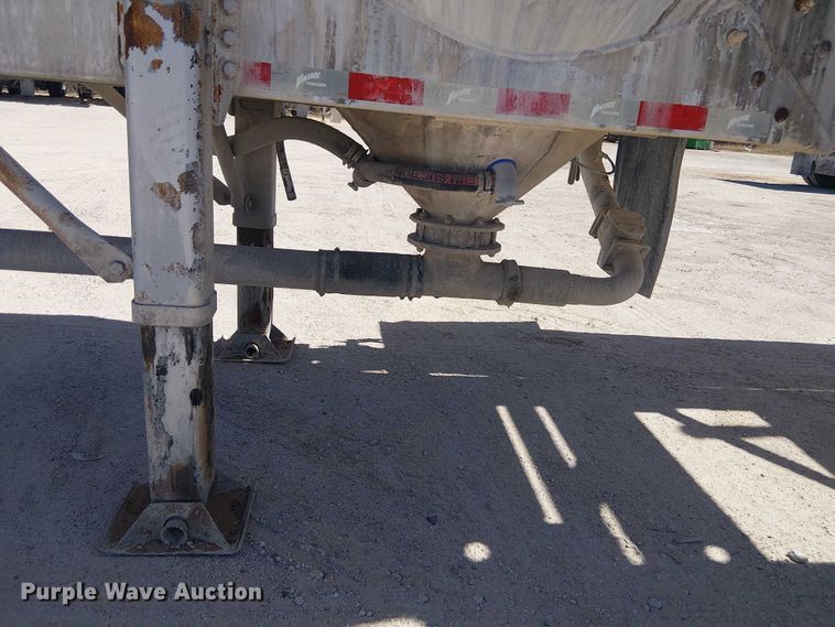 image for item EE1452 2014 Vantage Trailer pneumatic dry bulk trailer