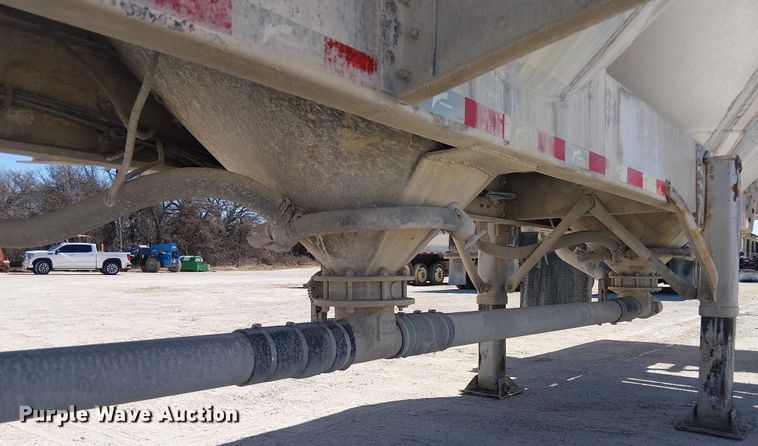 image for item EE1452 2014 Vantage Trailer pneumatic dry bulk trailer