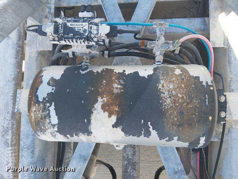 image for item EE1452 2014 Vantage Trailer pneumatic dry bulk trailer