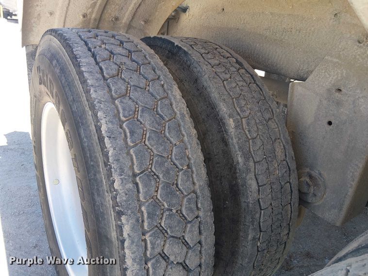 image for item EE1452 2014 Vantage Trailer pneumatic dry bulk trailer