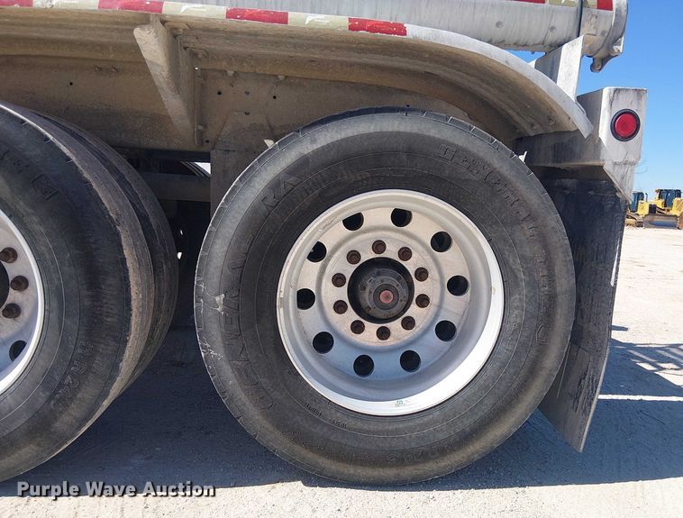 image for item EE1452 2014 Vantage Trailer pneumatic dry bulk trailer