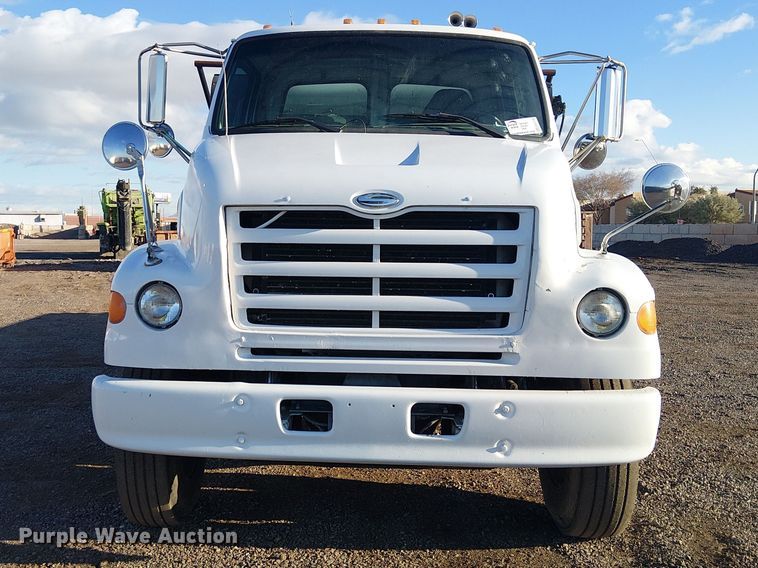 image for item EE5178 2000 Sterling L7500 roll-off container truck