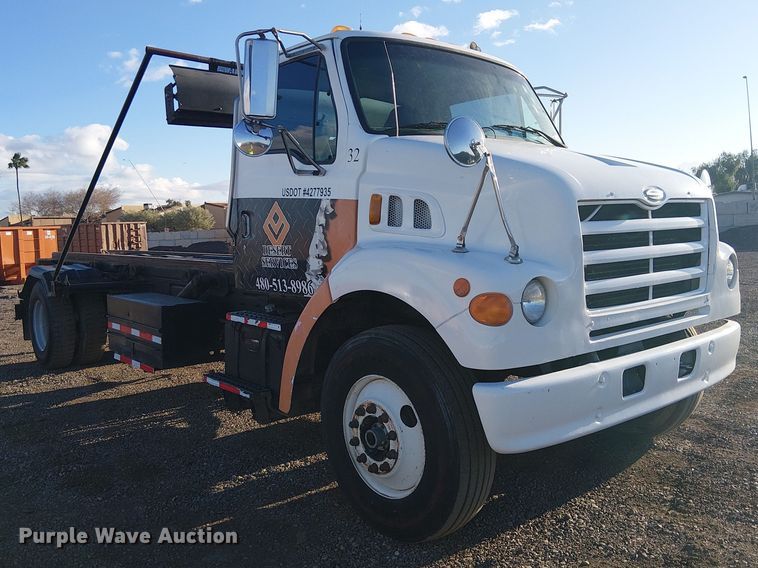 image for item EE5178 2000 Sterling L7500 roll-off container truck