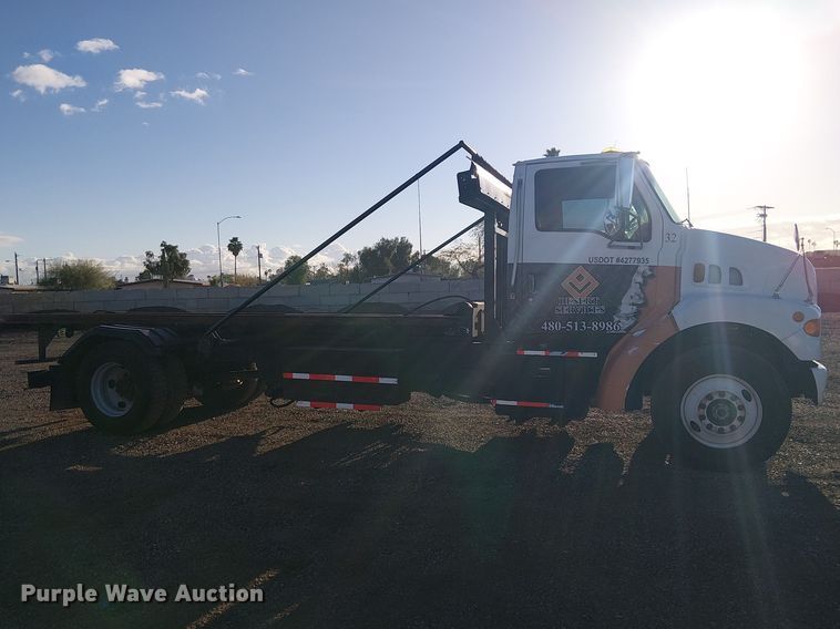 image for item EE5178 2000 Sterling L7500 roll-off container truck