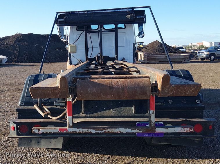 image for item EE5178 2000 Sterling L7500 roll-off container truck