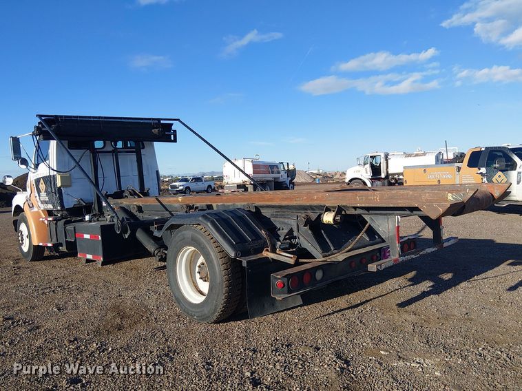 image for item EE5178 2000 Sterling L7500 roll-off container truck