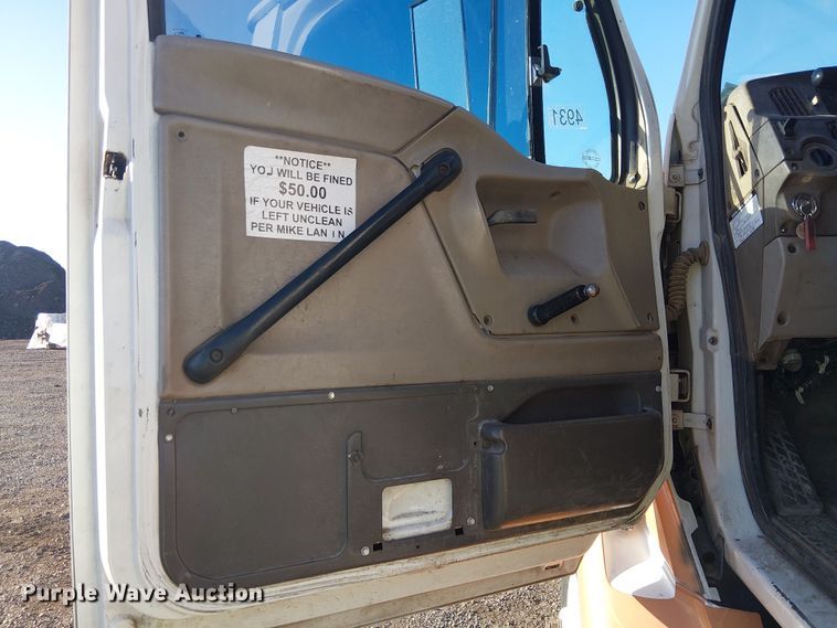 image for item EE5178 2000 Sterling L7500 roll-off container truck