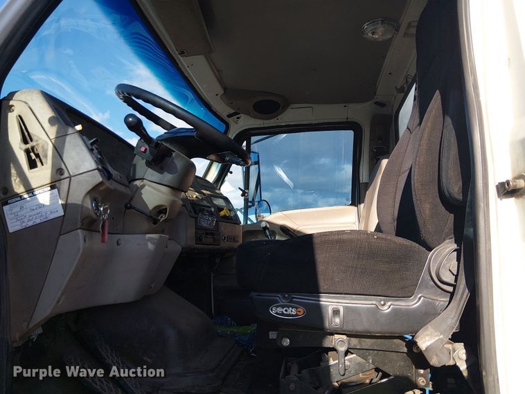 image for item EE5178 2000 Sterling L7500 roll-off container truck