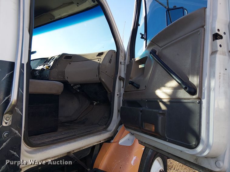 image for item EE5178 2000 Sterling L7500 roll-off container truck