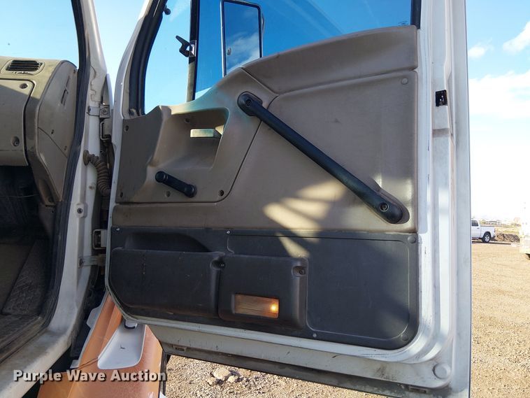 image for item EE5178 2000 Sterling L7500 roll-off container truck