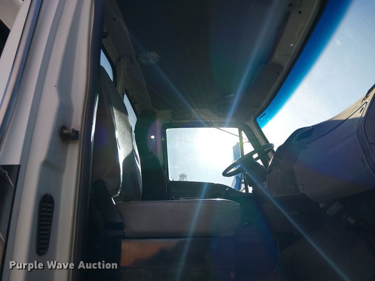 image for item EE5178 2000 Sterling L7500 roll-off container truck