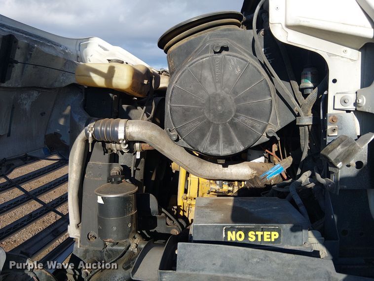 image for item EE5178 2000 Sterling L7500 roll-off container truck