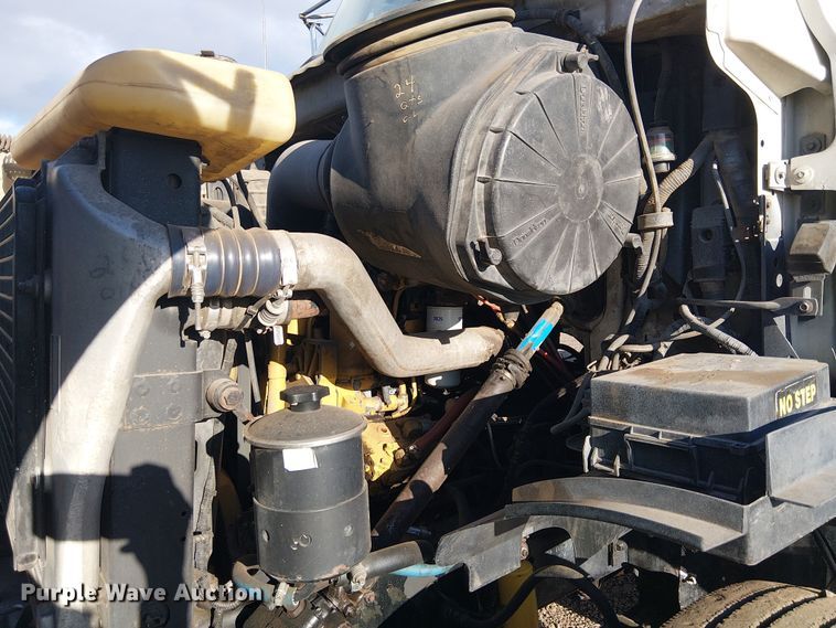 image for item EE5178 2000 Sterling L7500 roll-off container truck