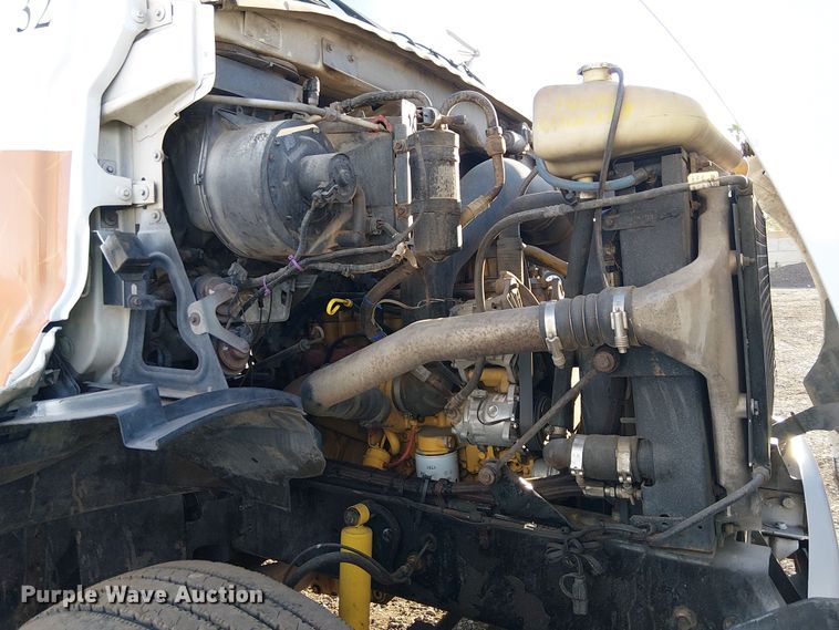 image for item EE5178 2000 Sterling L7500 roll-off container truck