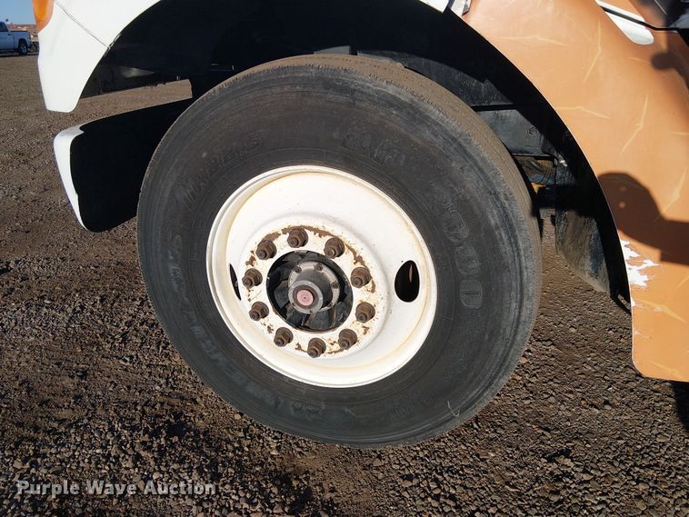 image for item EE5178 2000 Sterling L7500 roll-off container truck