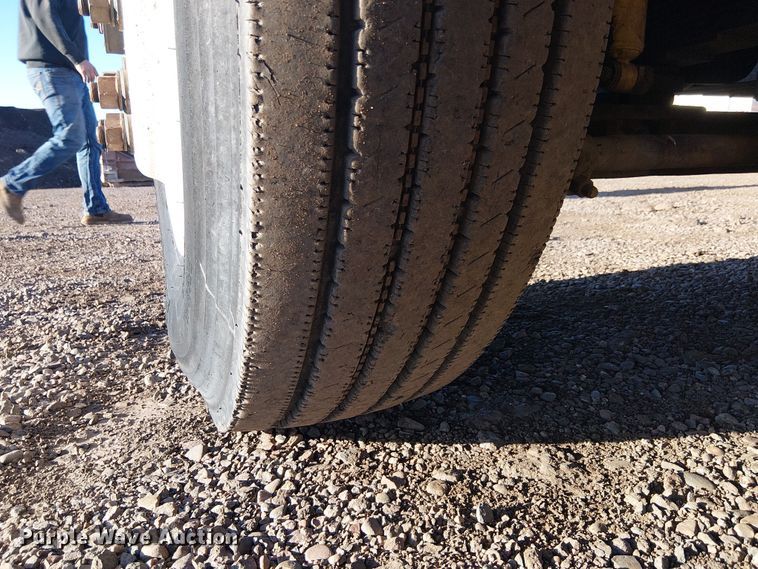 image for item EE5178 2000 Sterling L7500 roll-off container truck