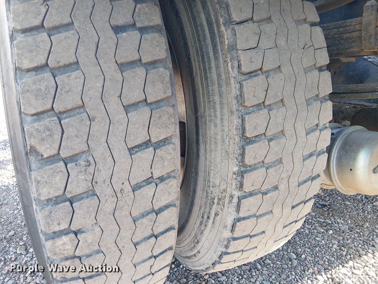 image for item EE5178 2000 Sterling L7500 roll-off container truck