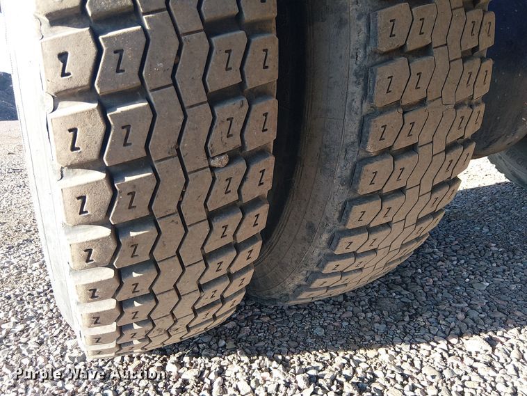 image for item EE5178 2000 Sterling L7500 roll-off container truck