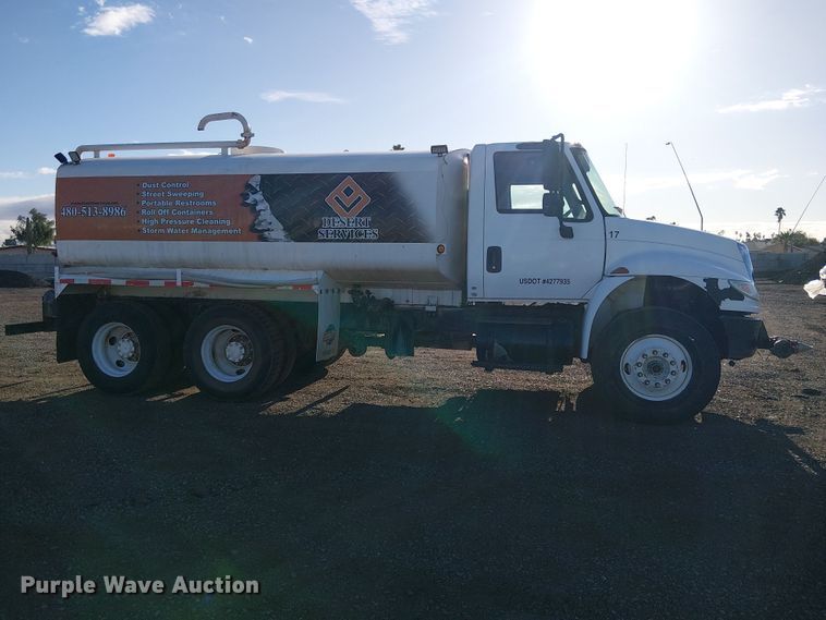 image for item EE5179 2006 International 4400 water truck