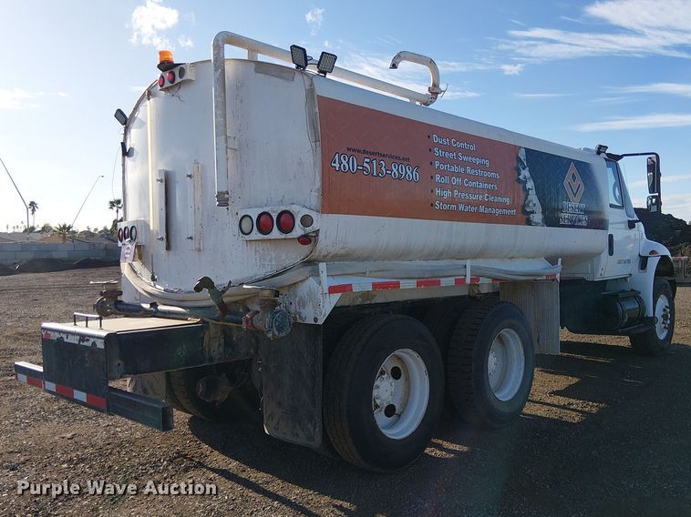image for item EE5179 2006 International 4400 water truck