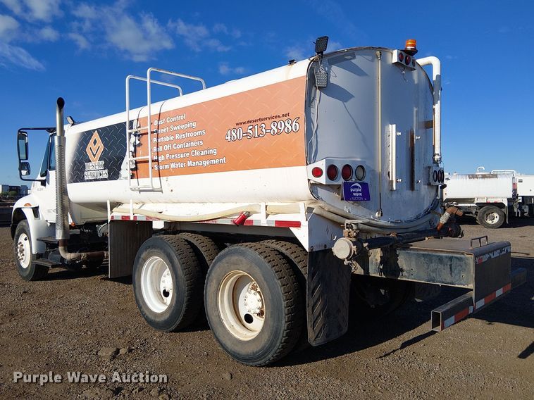 image for item EE5179 2006 International 4400 water truck