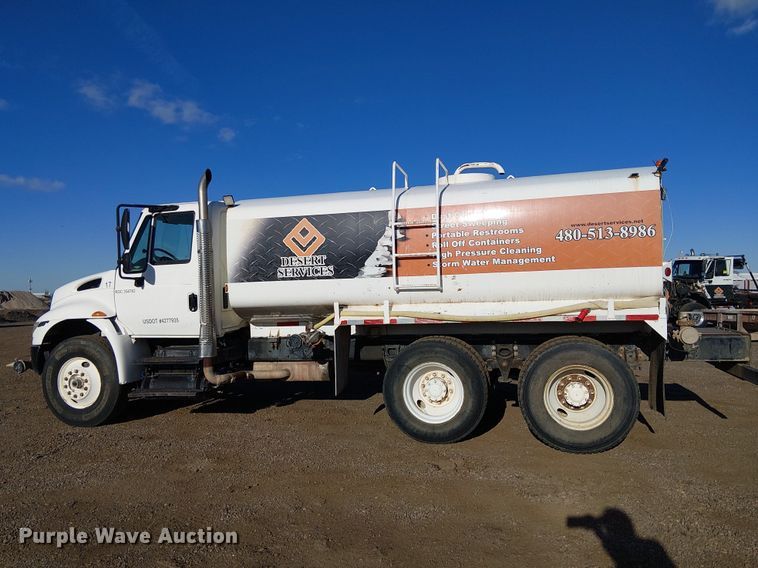 image for item EE5179 2006 International 4400 water truck