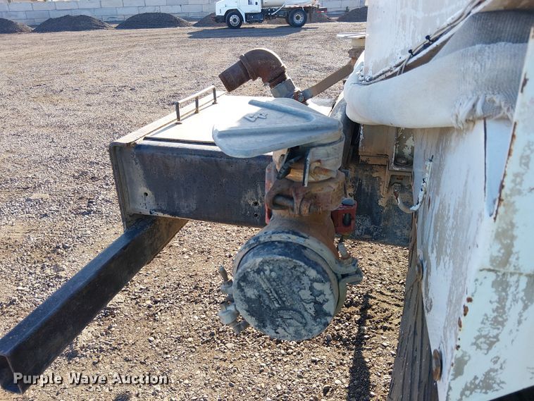 image for item EE5179 2006 International 4400 water truck