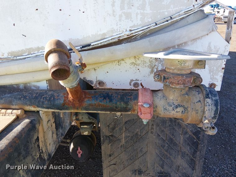 image for item EE5179 2006 International 4400 water truck