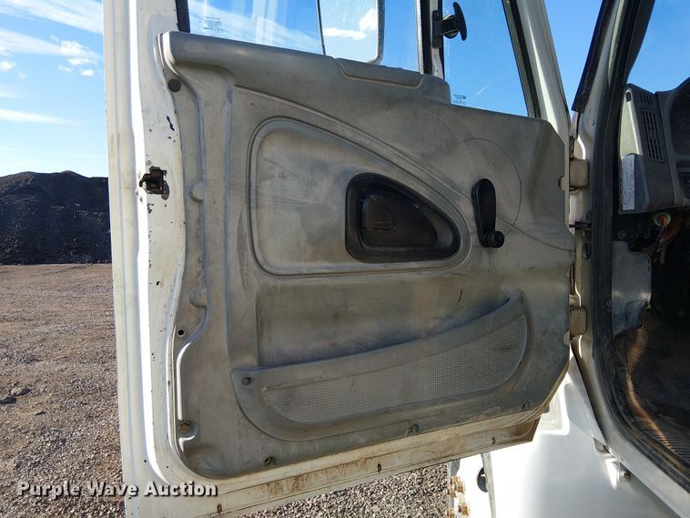 image for item EE5179 2006 International 4400 water truck