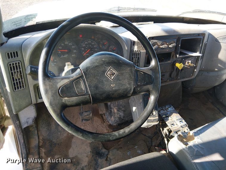 image for item EE5179 2006 International 4400 water truck