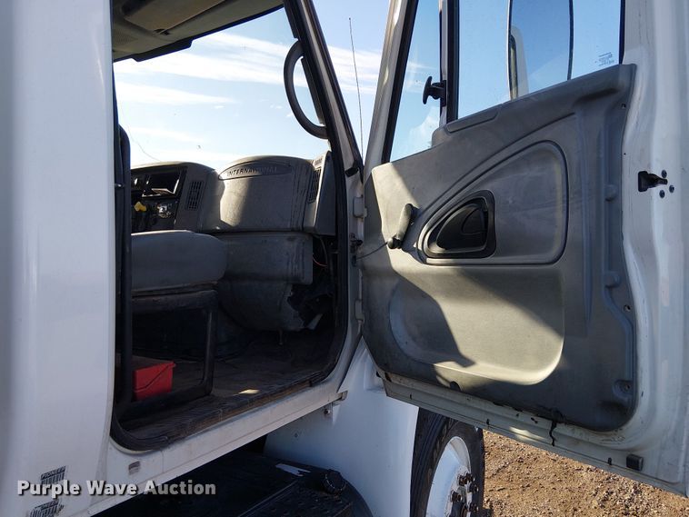 image for item EE5179 2006 International 4400 water truck