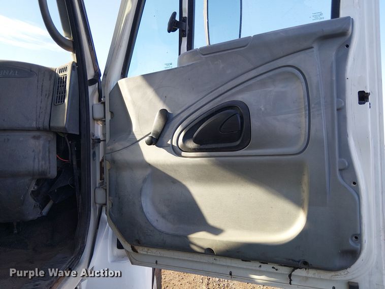 image for item EE5179 2006 International 4400 water truck