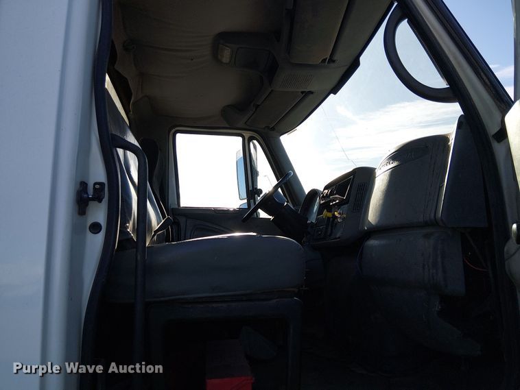 image for item EE5179 2006 International 4400 water truck