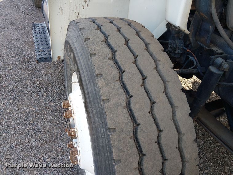 image for item EE5179 2006 International 4400 water truck