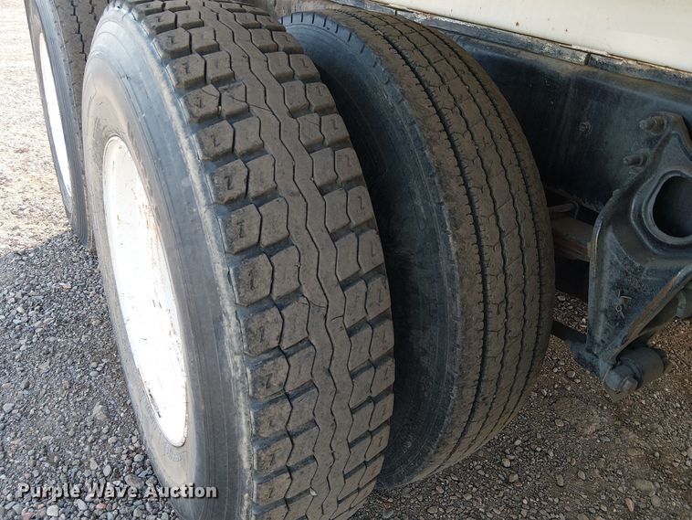 image for item EE5179 2006 International 4400 water truck