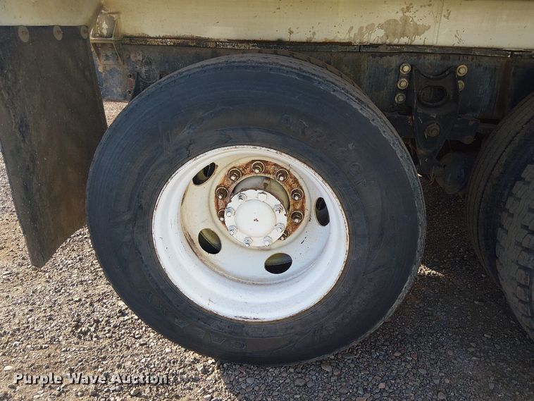 image for item EE5179 2006 International 4400 water truck