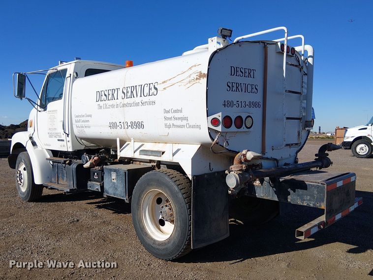 image for item EE5181 1999 Sterling L7501 water truck