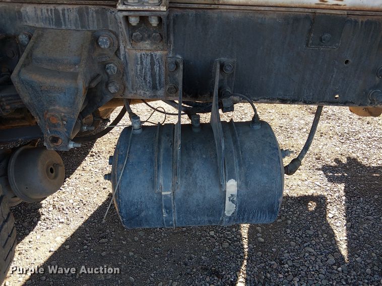 image for item EE5181 1999 Sterling L7501 water truck