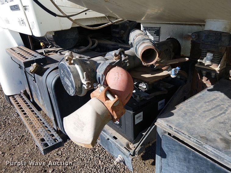 image for item EE5181 1999 Sterling L7501 water truck