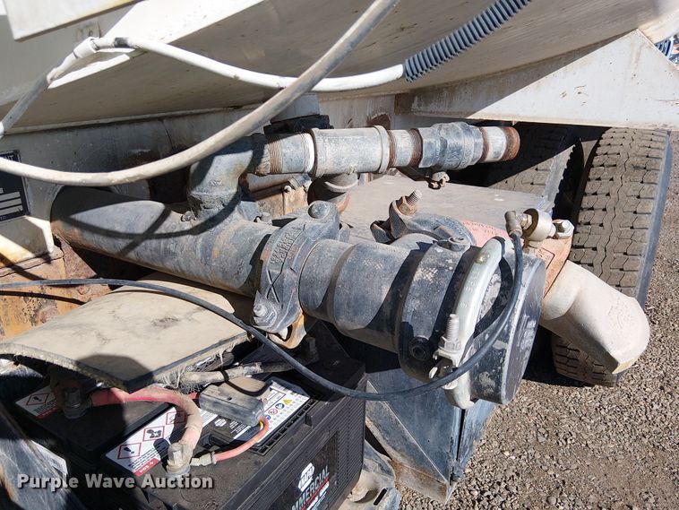 image for item EE5181 1999 Sterling L7501 water truck