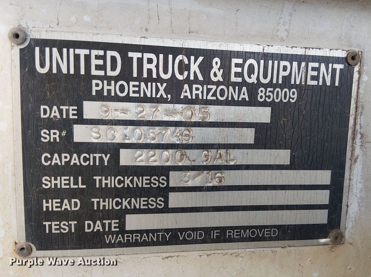 image for item EE5181 1999 Sterling L7501 water truck