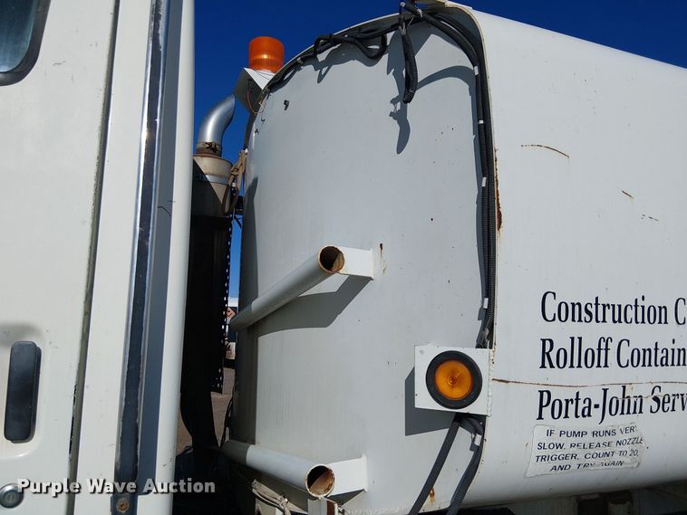 image for item EE5181 1999 Sterling L7501 water truck