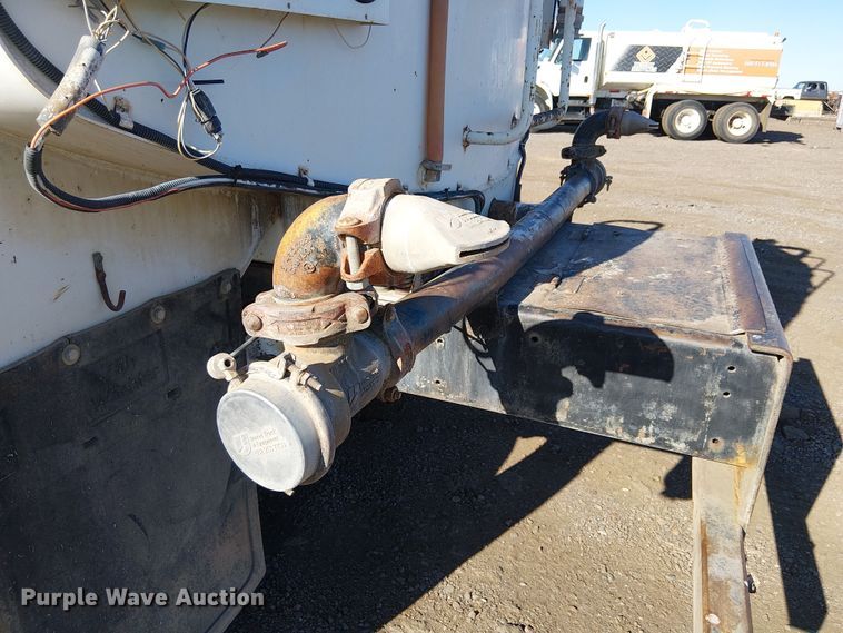 image for item EE5181 1999 Sterling L7501 water truck